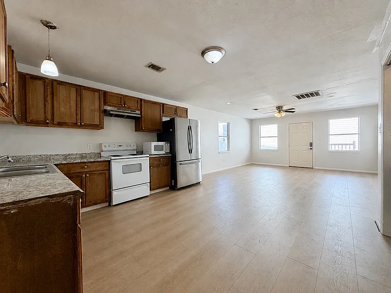 528 Pine St #2 — Photo 4
