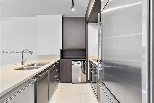 55 SE 6th St #1607 — Photo 22