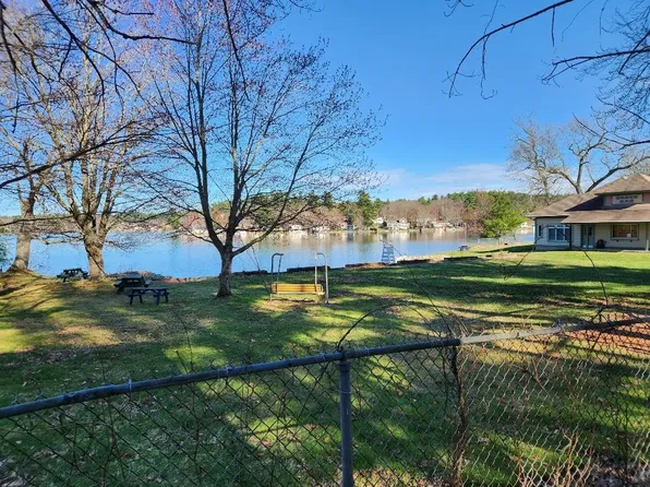 3 Chase St, Derry, NH 03038