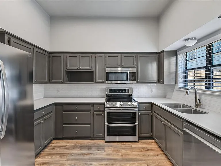 1101 N Locust St #2-1 — Photo 1