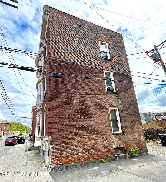 2nd image of 90 Jefferson Street