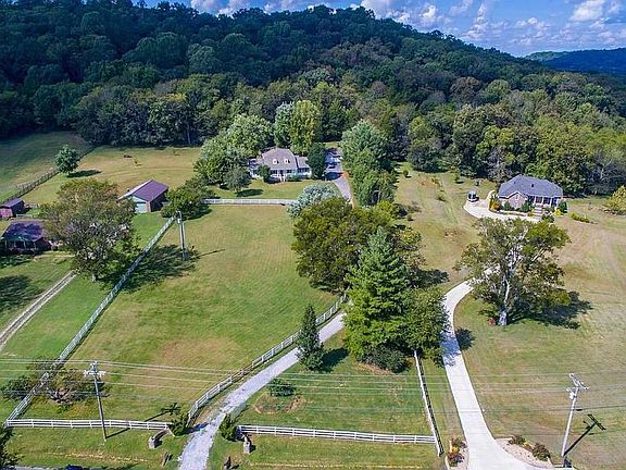 3rd image of 3045 Carters Creek Park