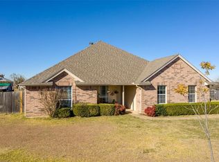 7124 Porterhouse Rd, Crowley, TX 76036