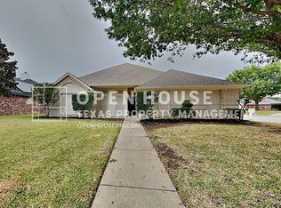 300 Vera Dr, Burleson, TX 76028