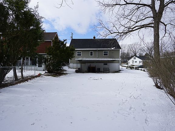 4th image of 228 Hastings Ave