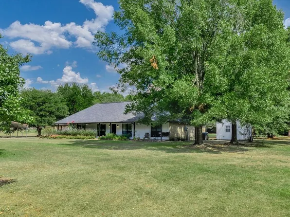 379 Sadie Freeman Dr, Lufkin, TX 75901