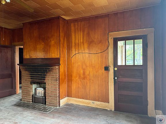 3rd image of 1911 Allen Ln