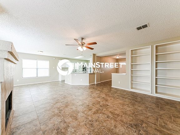 3rd image of 816 Willow Wood Dr