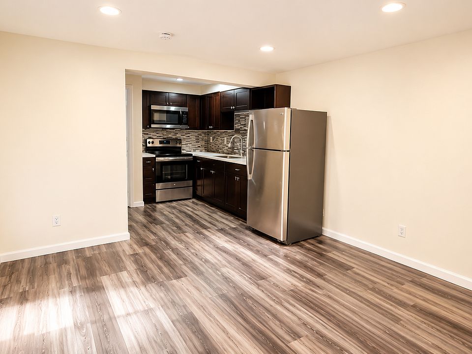2nd image of 5227-5233 Brooklyn Ave NE #8