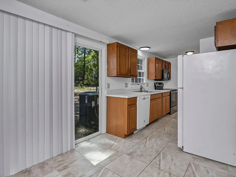 220 N Donar Dr — Photo 17