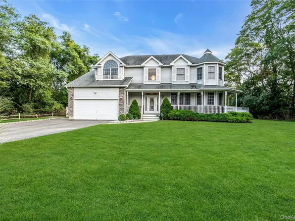 3 Danamarie Lane, East Patchogue, NY 11772