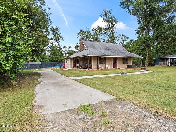 2nd image of 205 Live Oak Drive
