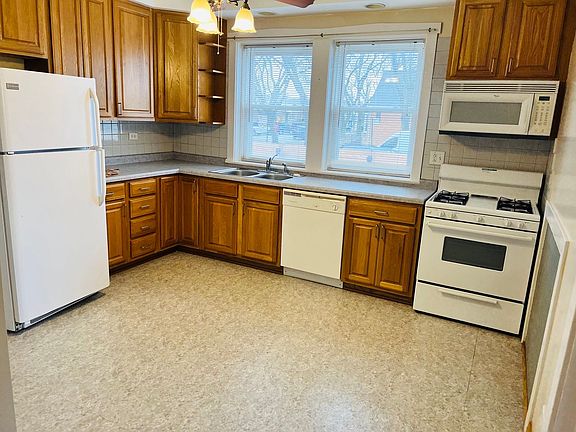 5th image of 3455 N Normandy Ave #1