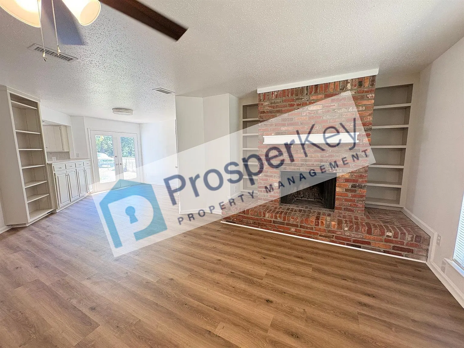 208 Avon Ct — Photo 3