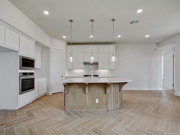 3rd image of 209 Huntwick