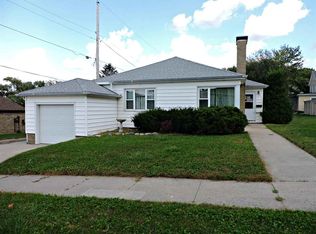 206 Center St, Reinbeck, IA 50669