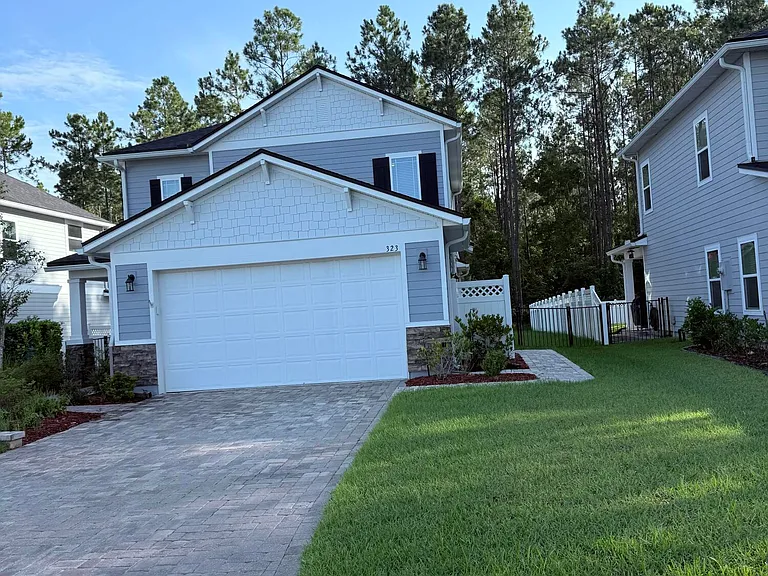 323 Holly Forest Dr — Photo 3