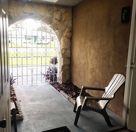 Front entry way with skylight. Double doors open for easy access to moving in!