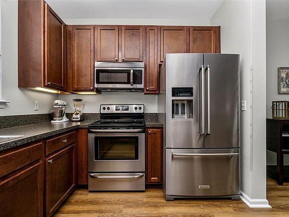 5th image of 2469 Leytonstone Dr APT 102