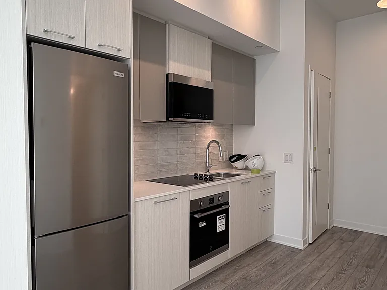 10 Oak St S #215 — Photo 8