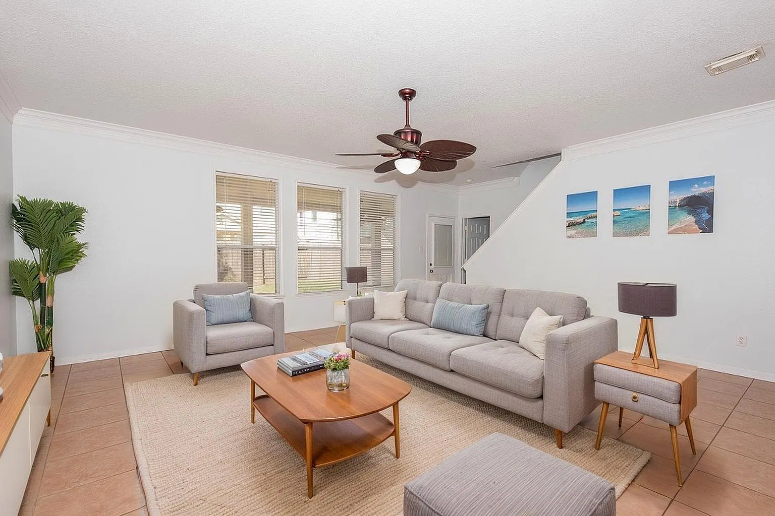 5 bed, 3.0 bath, 2371 sqft, $2,350 — Photo 2