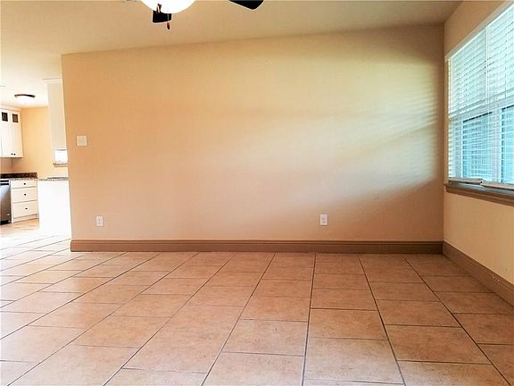 5th image of 514 Royal Crest Dr