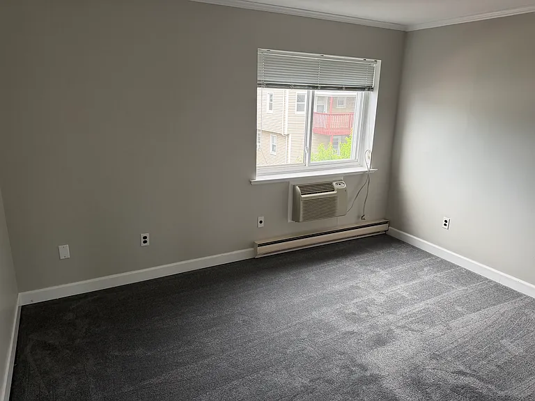 12 Tuttle St #2D — Photo 8