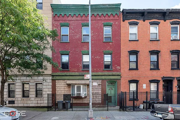 Rented by CORE | media 17