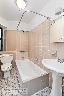 Rented by NextStopNY | media 9