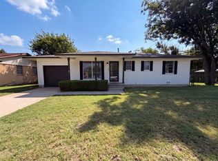 1213 S Ridgeway Dr, Cleburne, TX 76033