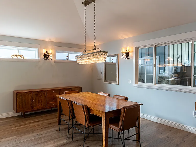 211 Portlock Rd — Photo 16