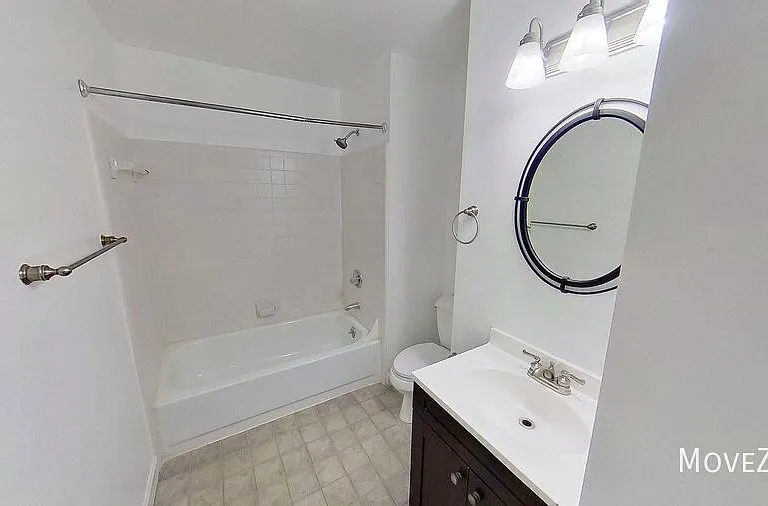 208 E Davie St — Photo 20