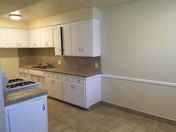 3rd image of 440 Mission St APT A1