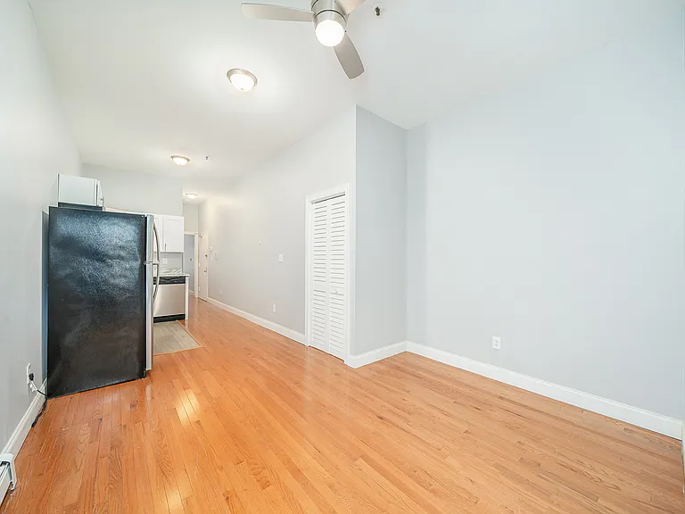 811 Park Ave #2 — Photo 4