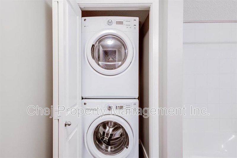 Edmonton Apartment for rent - 2 Bedrooms — photo 13