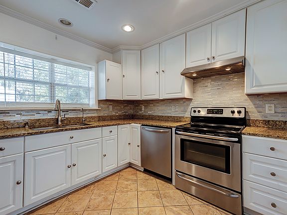5th image of 520 Greenfield Ct