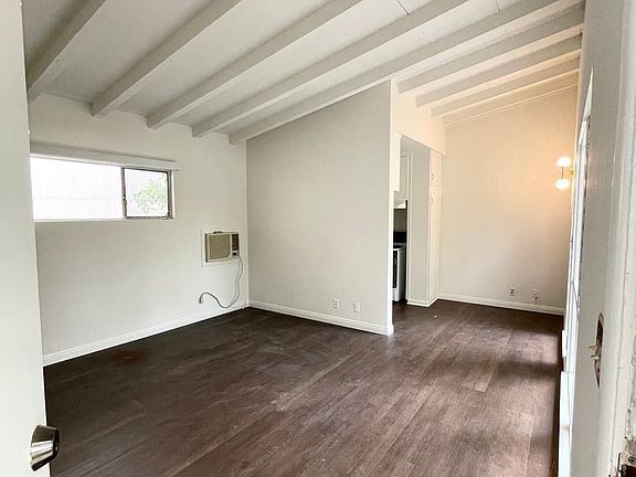 3rd image of 4418 Vantage Ave #2