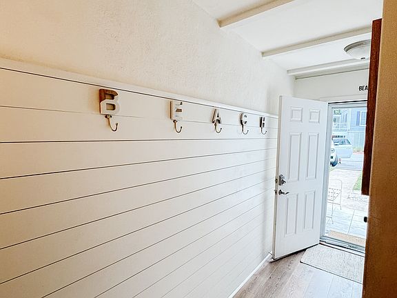 4th image of 218 Olive Way