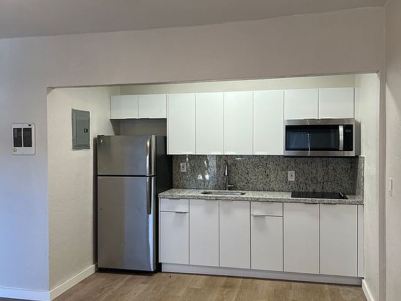 3rd image of 301 Sharar Ave APT 8