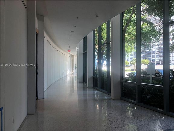 4th image of 601 NE 36th St APT 3512