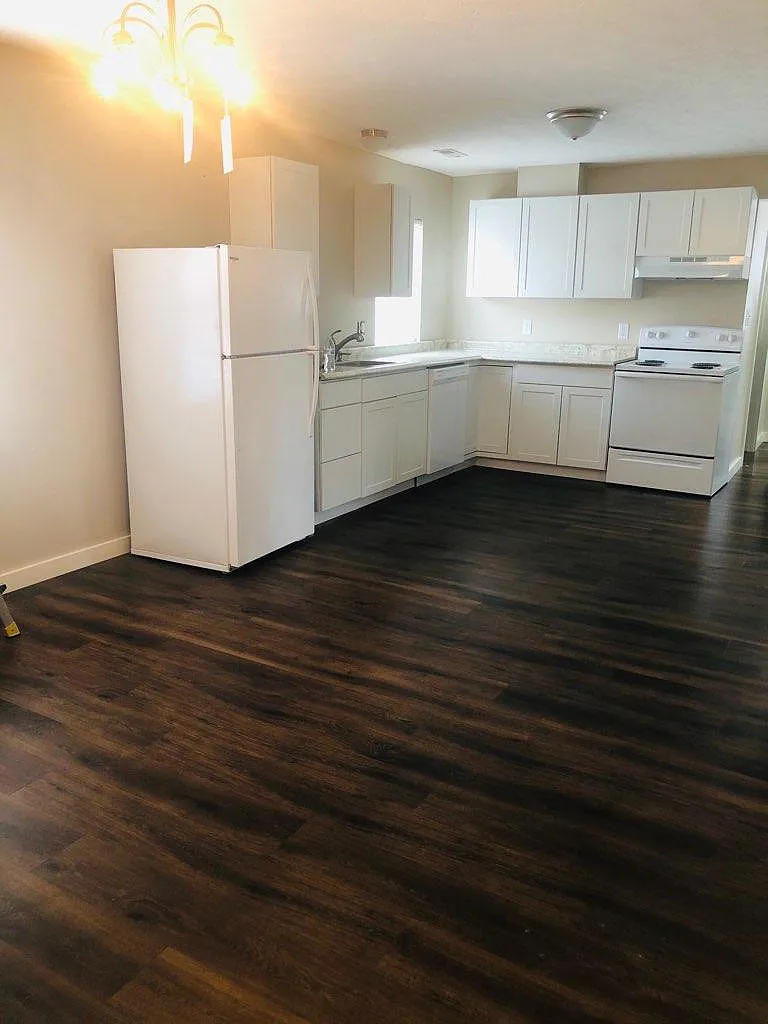 547 Chestnut St — Photo 3