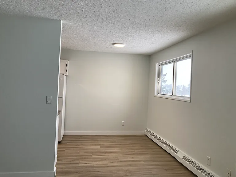 4 Hooper Cres NW — Photo 37