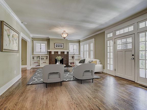 2nd image of 1717 Sweetbriar Ave