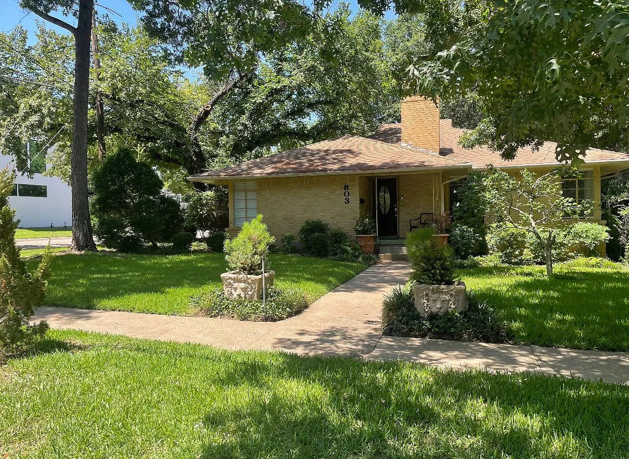 803 N Oak Cliff Blvd — Photo 1