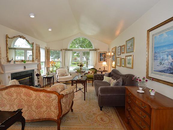5th image of 2783 Meadow Lake Dr