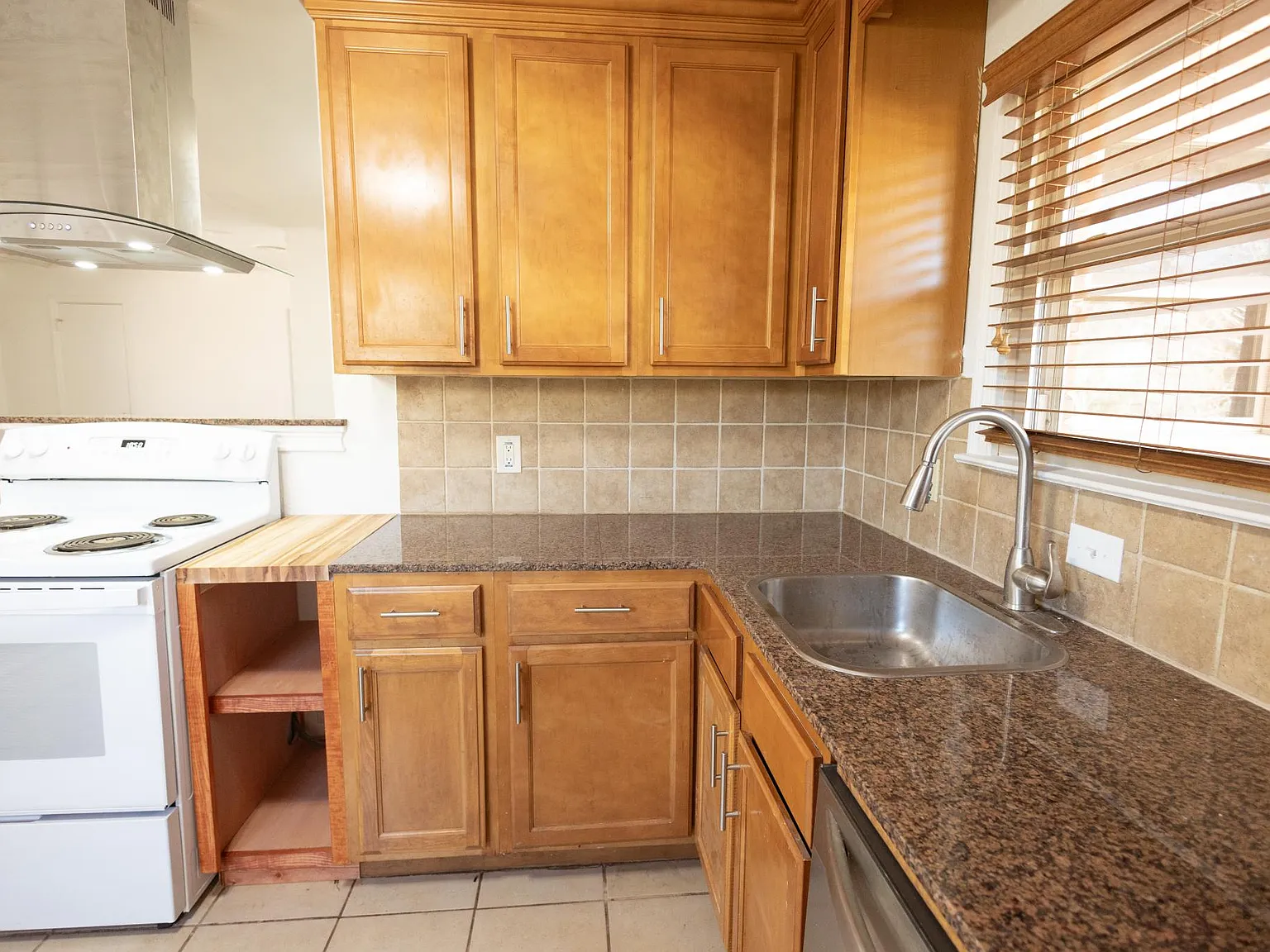 2242 Barclay Rd — Photo 3