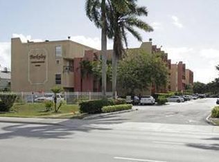 10900 SW 104th St APT 104, Miami, FL 33176