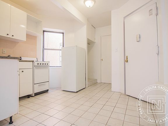 3rd image of 147 Orchard St APT 11