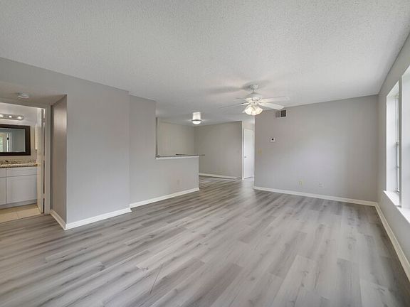 5th image of 6178 Westgate Dr APT 104