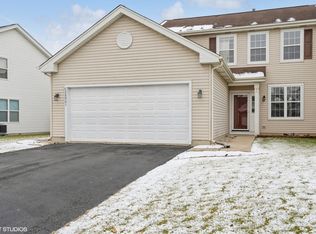 28801 Sawmill Ln, Lakemoor, IL 60051